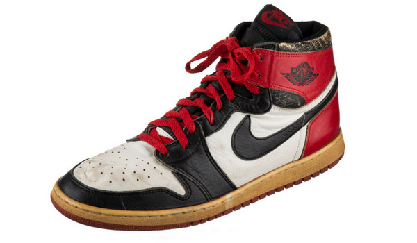 Jordan 1985 年上脚 Air Jordan 1「Black Toe」鞋款展开拍卖～