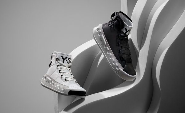Y-3 发布全新鞋款 KASABARU ，向经典 Trimm Trab 致敬！