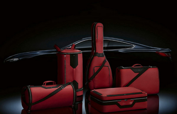 Montblanc X BMW 合作箱包系列手工制作，“壕无人性”！