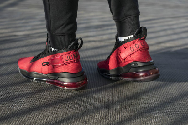 Jordan Proto Max 720 鞋款黑金配色2.jpg