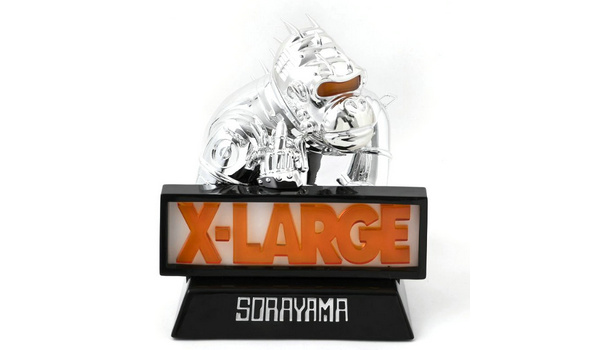 XLarge X 空山基联名机器人猩猩桌灯2.jpg