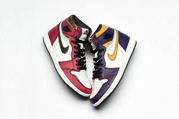 新旧配色大比拼！Nike SB x Air Jordan 1 联名「Chicago」配色释出～