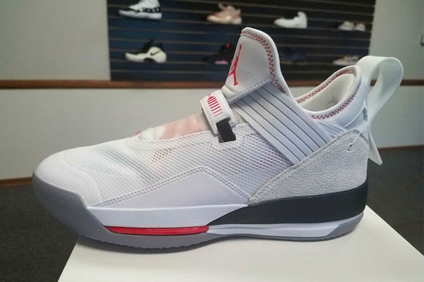 重构鞋面！Air Jordan 33 鞋款低帮版本全新配色释出～
