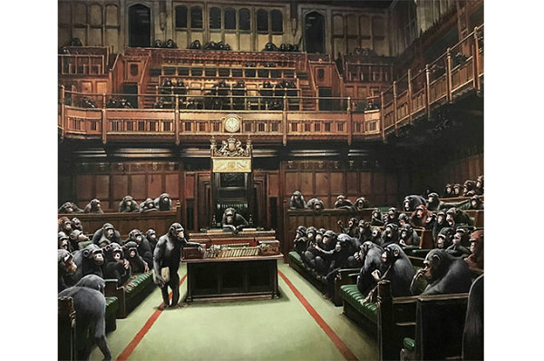 相隔 10 年，艺术家 Banksy 画作《Devolved Parliament》再度于英国展出