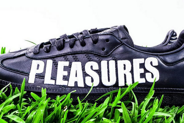 PLEASURES x 阿迪达斯全新联名 Samba 鞋款1.jpg