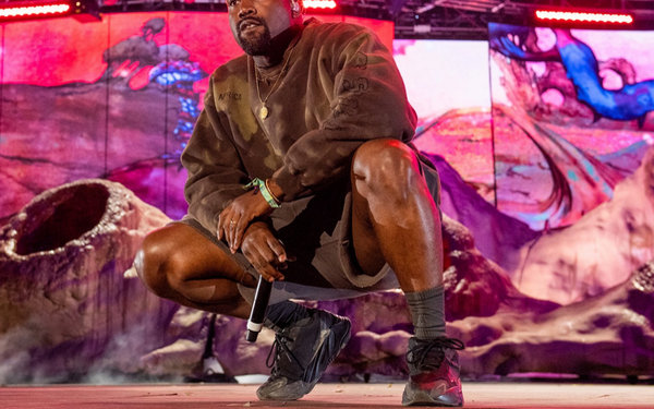  Kanye West 袜套式 YEEZY「Coachella Scuba」鞋款，灵感来自于日本足袋？