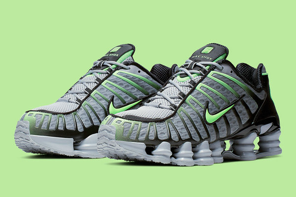  Nike Shox TL鞋款全新黑绿渐变配色释出，出色的缓震