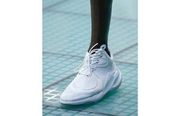 Nike x MMW 2020 联名鞋款纯白配色抢先预览，简洁鞋带设计吸睛