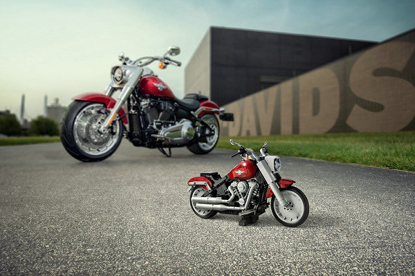 乐高 x 哈雷联名创意百变高手系列肥仔摩托车模型下月起售