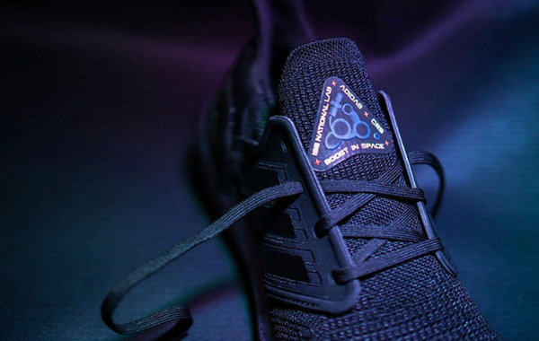 阿迪达斯 Ultra Boost 2020 太空主题鞋款细节.jpg