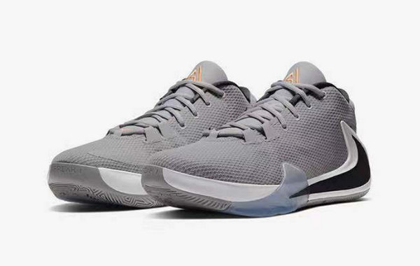 Nike 字母哥 Zoom Freak 1 全新白灰配色战靴即将发售~