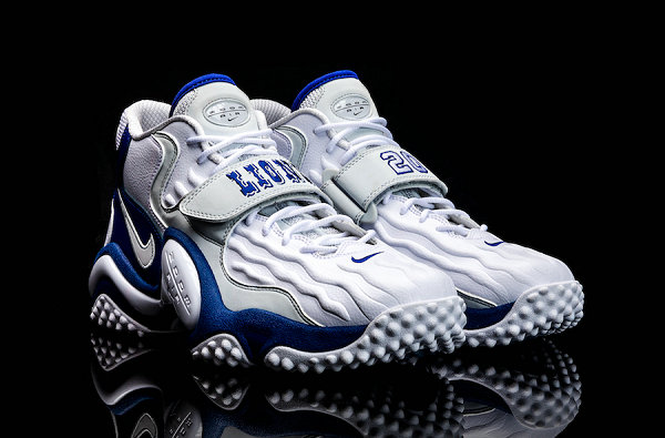 Nike 白蓝配色 Air Zoom Turf Jet 97 橄榄球训练鞋海外发售