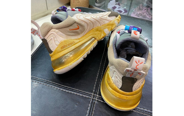 Travis Scott x 耐克Air Max 270 React 联乘鞋款实物.jpg