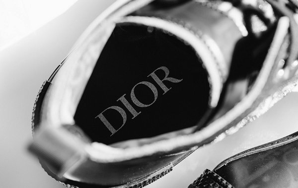 Shawn Stussy x Dior B23 联乘鞋款曝光，经典手绘图样
