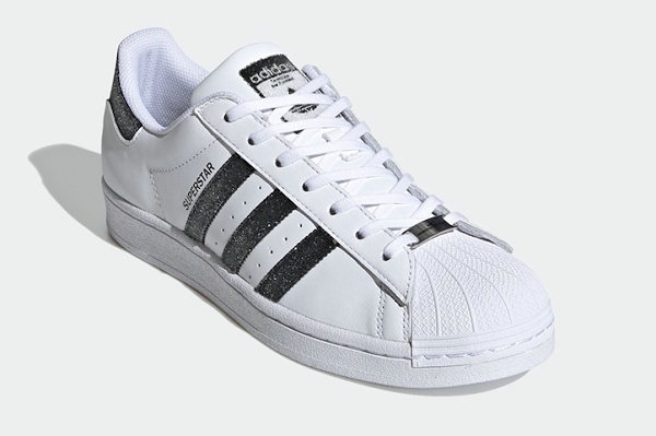 Adidas x 施华洛世奇联名 Superstar 鞋款曝光，闪闪的三道杠