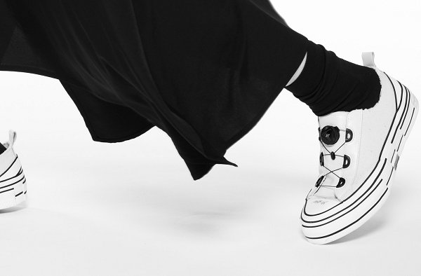 山本耀司 Y's x xVESSEL 全新联名鞋款系列发售，三色可选