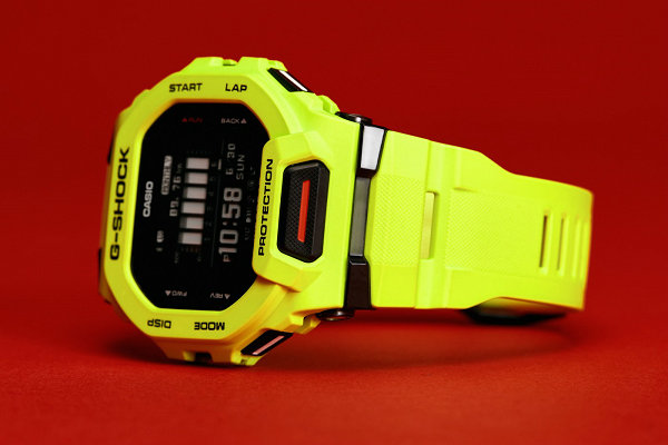 卡西欧 G-SHOCK 首款方形表盘 G-SQUAD 腕表系列来袭