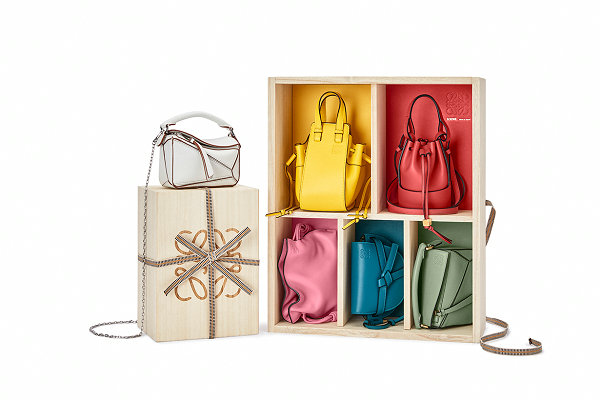 Loewe 罗意威全新超迷你手袋木盒发售，有点惊艳