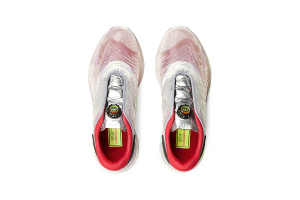 Gucci 古驰全新 Ultrapace R 透明橡胶鞋发售