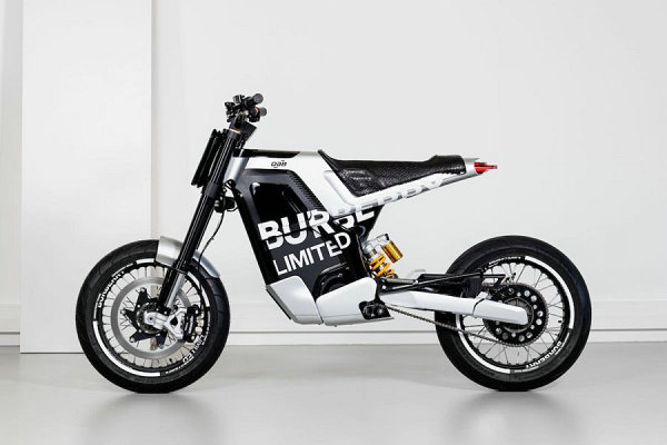 Burberry x DAB Motors 全新联名电动摩托车亮相