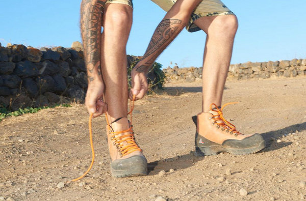 Our Legacy 全新 ROA 登山靴亮相，天然皮革制作