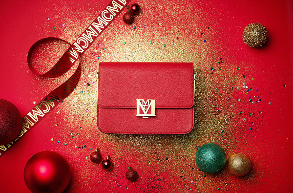 MCM 2021 圣诞主题包袋单品释出，一抹甜蜜亮色