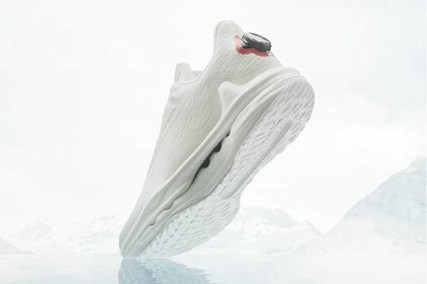 安踏 2022 冬奥领奖专用鞋款亮相，中国山水灵感