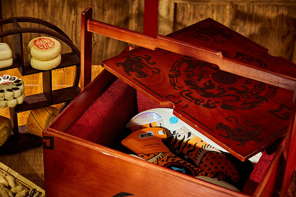 李宁 CJ1 虎年配色及「虎年礼盒」开启抽签，木质礼盒太帅了！