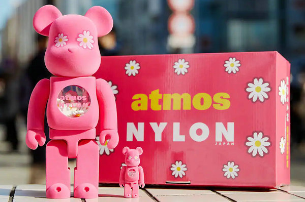 atmos pink x NYLON Japan 全新联名 BE@RBRICK 系列-1.jpg