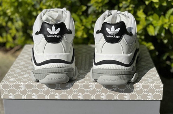 adidas x 巴黎世家联名 Triple S 鞋款-1.jpg