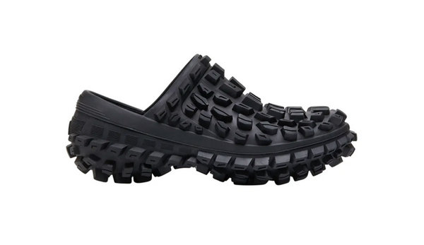 巴黎世家全新鞋款「Defender Extreme Tire Tread Clogs」登场